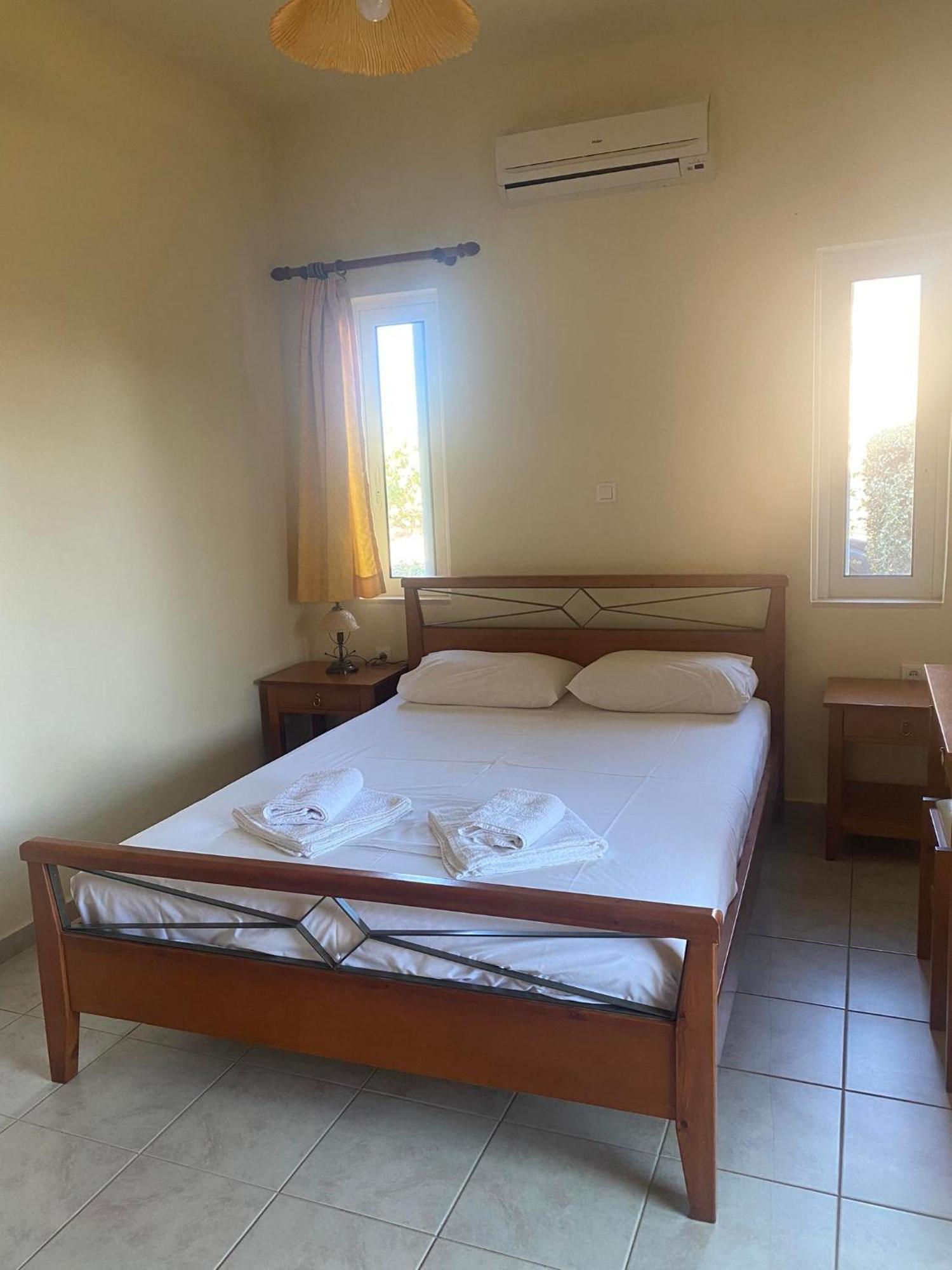 Kioni Villas Frangocastelo Bagian luar foto