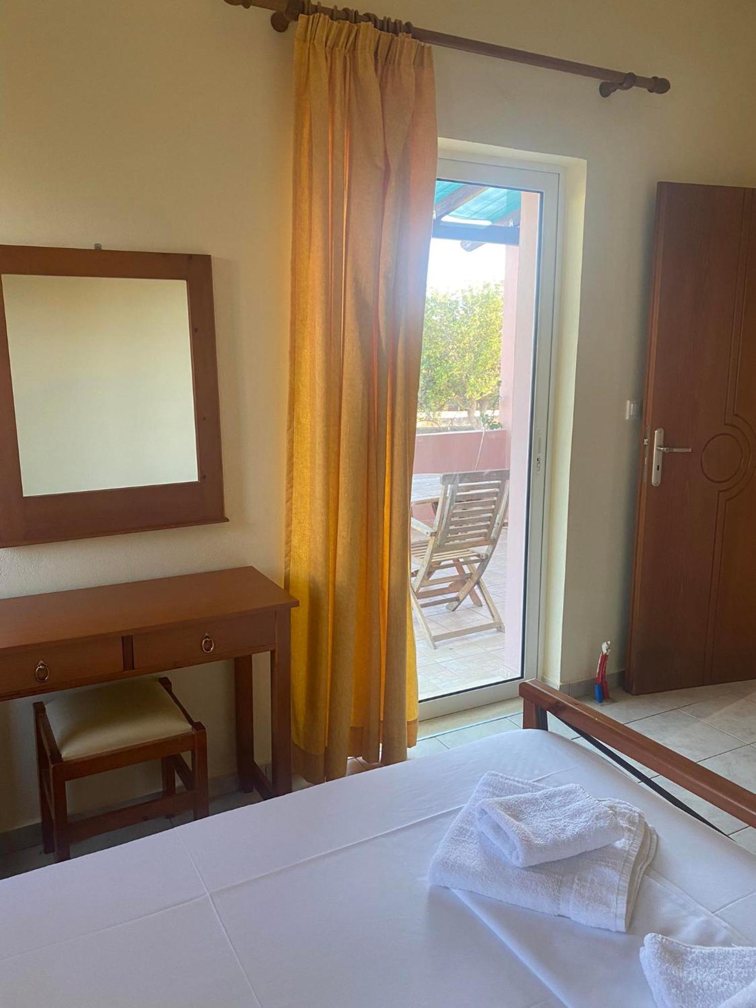 Kioni Villas Frangocastelo Bagian luar foto